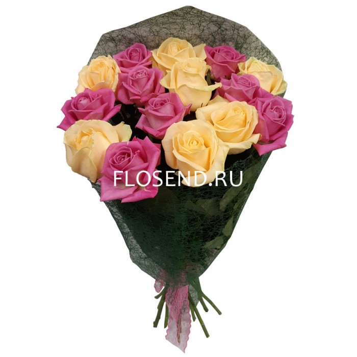 Букет «15 кремовых и розовых роз»